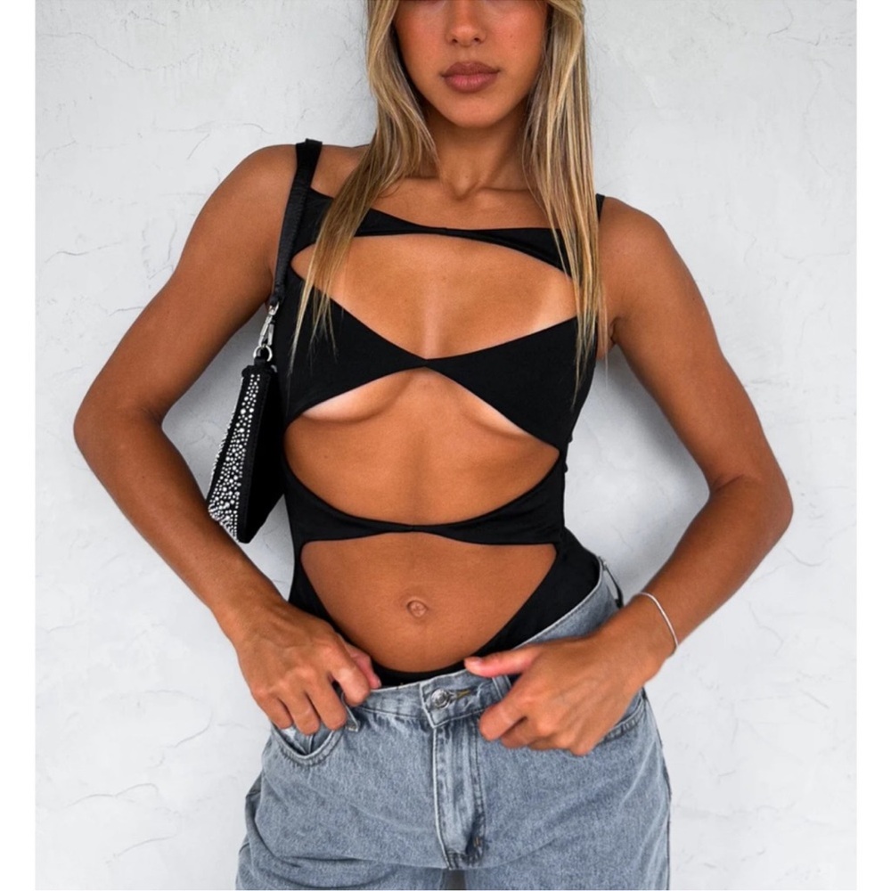 White Fox Never Sleep Bodysuit 
Color: Black 
Size: XS